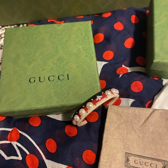 GUCCI Sylvie Web BRACELET Vintage PEARL Stud BEE Logo Italy S - Picture 1 of 11